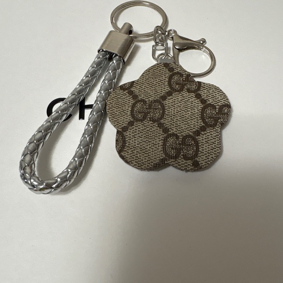 Authentic up-cycled Gucci mirror keychain/Bagcharm - Picture 1 of 5
